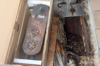 佐用郡佐用町　企業様　フロアヒンジ　ハツリカエ工事