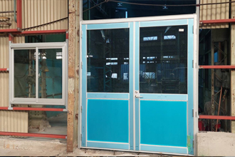 相生市　工場様　ドア　窓　サッシ新設工事