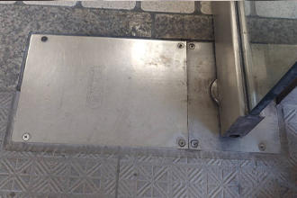 姫路市　フロアヒンジ　交換　修理