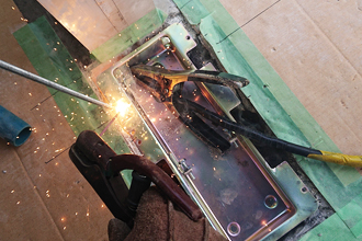 赤穂市　フロアヒンジ　交換　修理