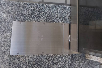 赤穂市　フロアヒンジ　修理　交換