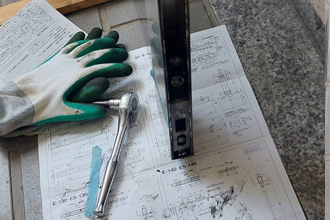 赤穂市　フロアヒンジ　修理　交換