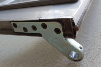 赤穂市　フロアヒンジ　交換　修理