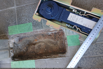 赤穂市　フロアヒンジ　交換　修理