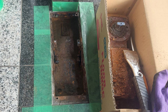 姫路市　フロアヒンジ　ドア　交換　修理