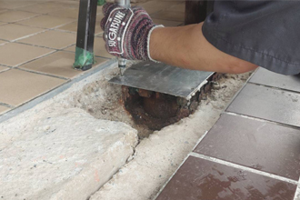 佐用郡　佐用町　フロアヒンジ　ガラスドア　交換　修理