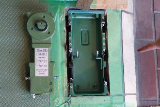 姫路市　ドア修理　ニュースター　フロアヒンジ　交換　工事