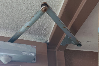 明石市　ピポットヒンジ　丁番　ヒンジ　修理　交換