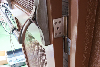 明石市　ピポットヒンジ　丁番　ヒンジ　修理　交換