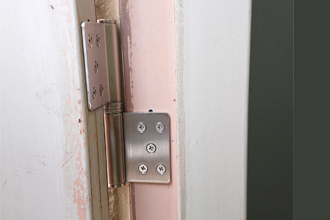 赤穂市　ピポットヒンジ　丁番　修理　交換