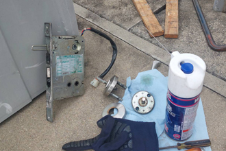 たつの市　ドアクローザー　ドアチェック　オートヒンジ　丁番　電気錠　ドア修理　交換