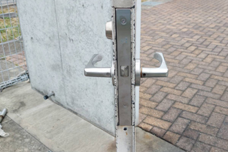 たつの市　ドアクローザー　ドアチェック　オートヒンジ　丁番　電気錠　ドア修理　交換