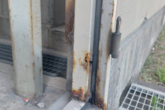 赤穂市　グレモン　錠　ドアクローザー　ドアチェック　オートヒンジ　丁番　ドア修理　交換