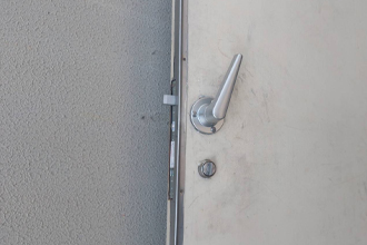 赤穂市　グレモン　錠　ドアクローザー　ドアチェック　オートヒンジ　丁番　ドア修理　交換